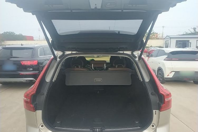 Used Volvo XC60 2018 T5 4x4 Smart Edition Trunk