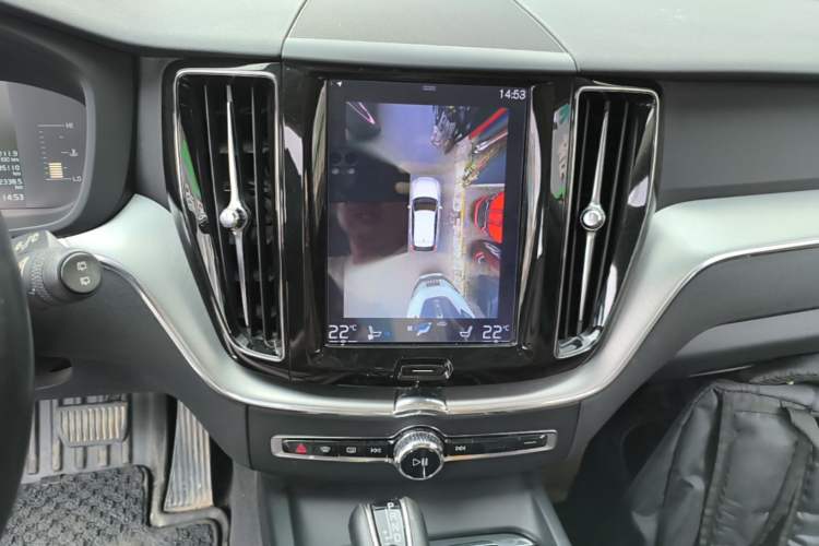 Used Volvo XC60 2018 T5 4x4 Zhiyi Edition Audio And AC Panel