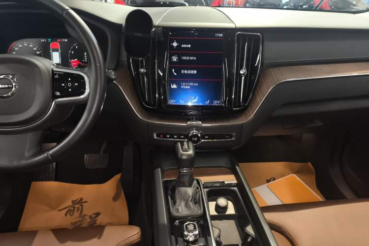 Used Volvo XC60 2018 T5 4x4 Zhiya Luxury Edition Audio And AC Panel
