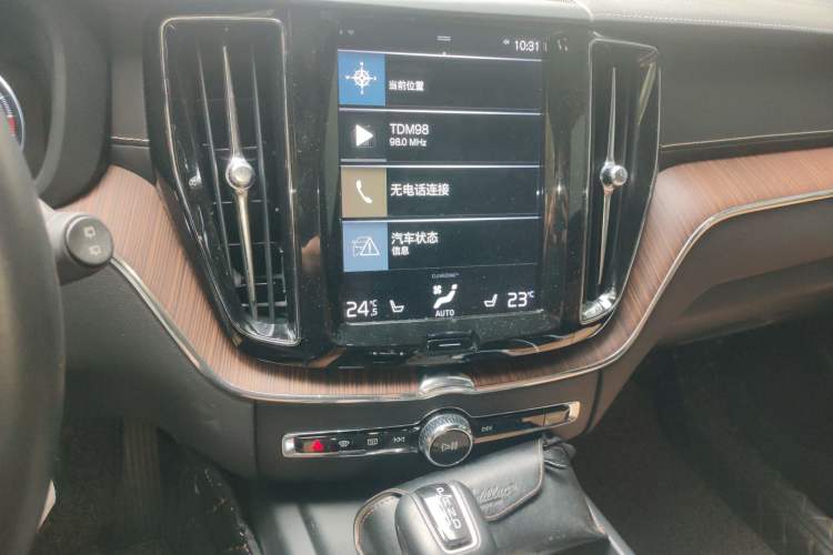 Used Volvo XC60 2018 T5 4x4 Zhiya Luxury Edition Audio And AC Panel