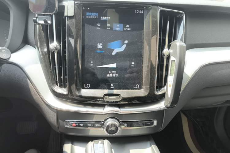 Used Volvo XC60 2018 T5 4x4 Zhiyi Edition Audio And AC Panel