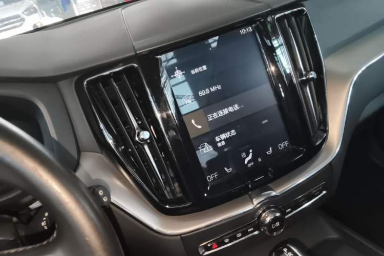 Used Volvo XC60 2018 T5 4x4 Smart Edition Audio And AC Panel