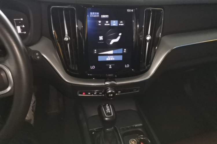 Used Volvo XC60 2018 T5 4x4 Zhiyi Edition Audio And AC Panel
