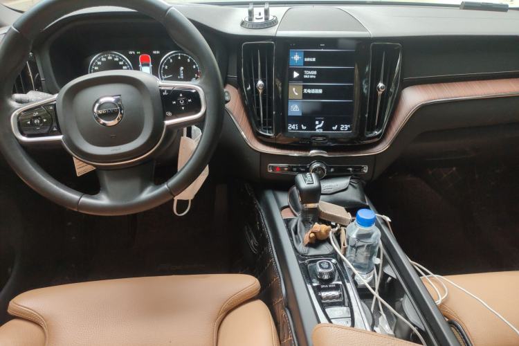 Used Volvo XC60 2018 T5 4x4 Zhiya Luxury Edition Center Console