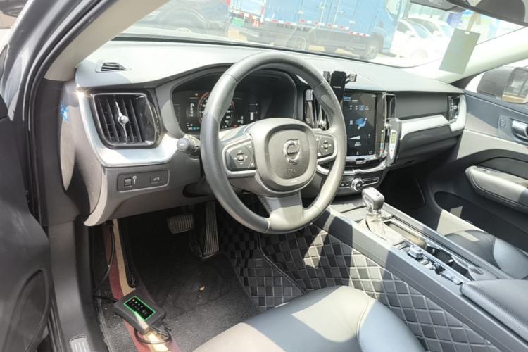 Used Volvo XC60 2018 T5 4x4 Zhiyi Edition Center Console