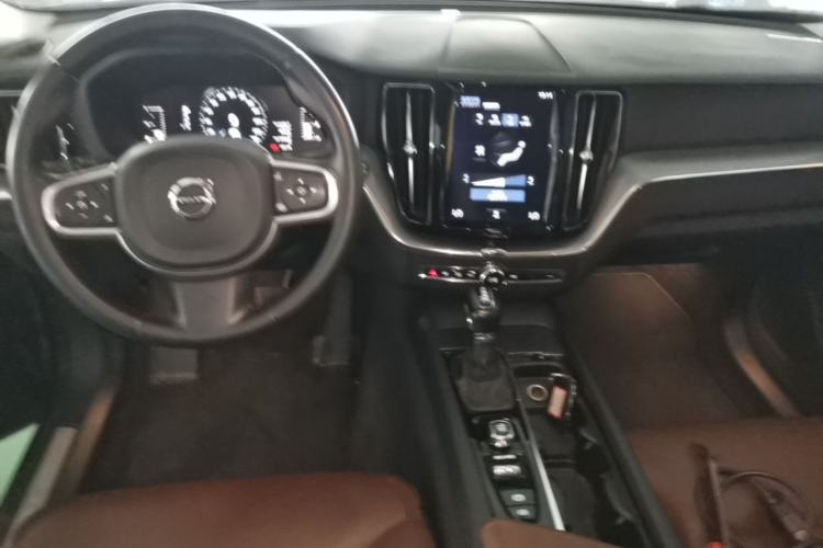 Used Volvo XC60 2018 T5 4x4 Zhiyi Edition Center Console