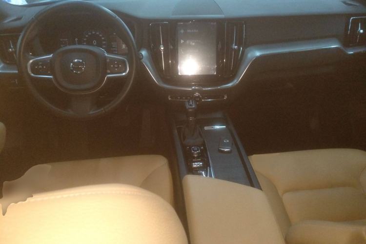 Used Volvo XC60 2018 T5 4x4 Zhiyi Edition Center Console