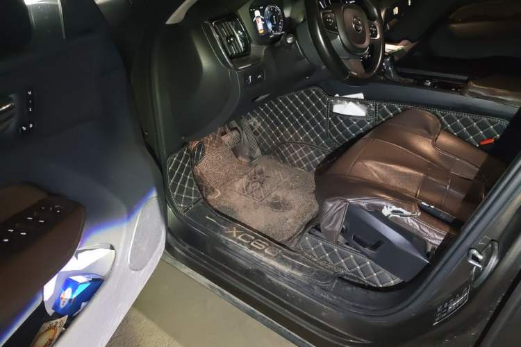 Used Volvo XC60 2018 T5 4x4 Smart Edition Driver Seat