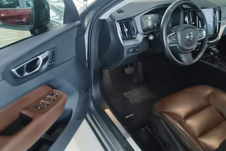 Used Volvo XC60 2018 T5 4x4 Smart Edition Driver Seat