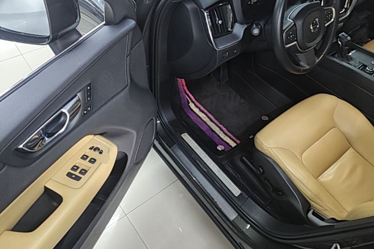 Used Volvo XC60 2018 T5 4x4 Smart Edition Driver Seat