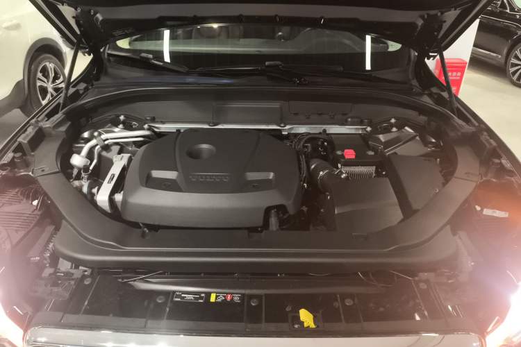 Used Volvo XC60 2018 T5 4x4 Zhiya Luxury Edition Engine Bay
