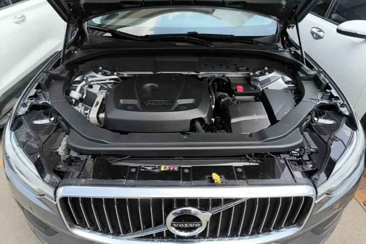 Used Volvo XC60 2018 T5 4x4 Zhiyi Edition Engine Bay