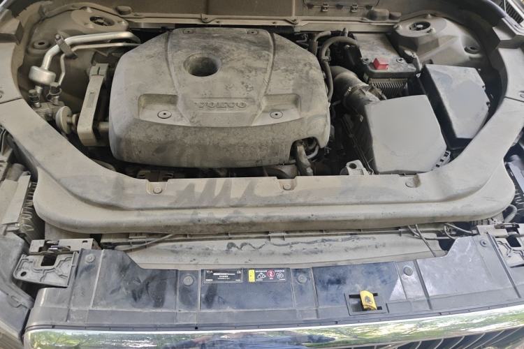 Used Volvo XC60 2018 T5 4x4 Smart Edition Engine Bay