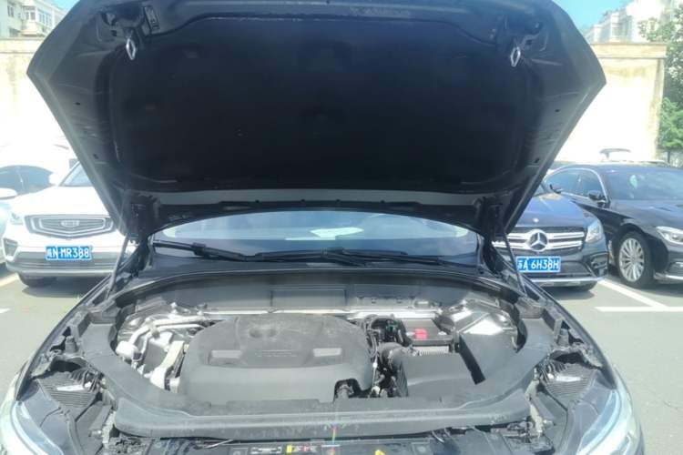 Used Volvo XC60 2018 T5 4x4 Zhiyi Edition Engine Bay