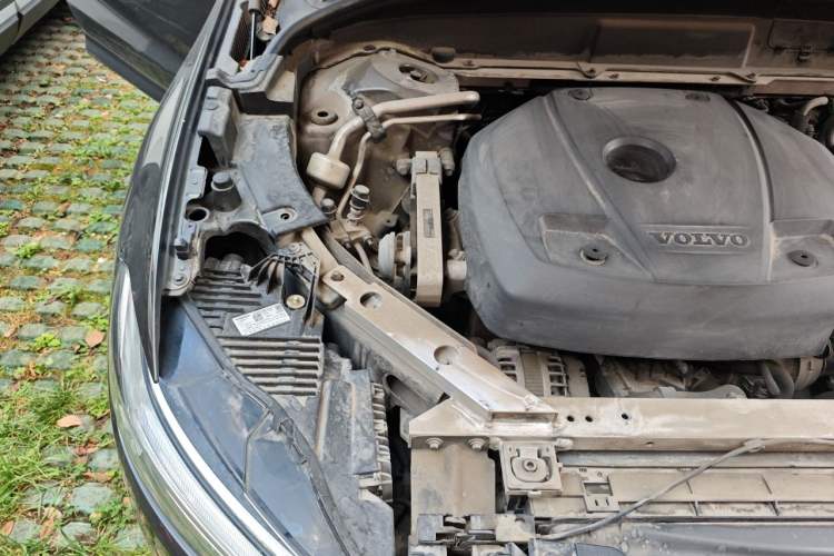 Used Volvo XC60 2018 T5 4x4 Zhiyi Edition Engine Bay Right