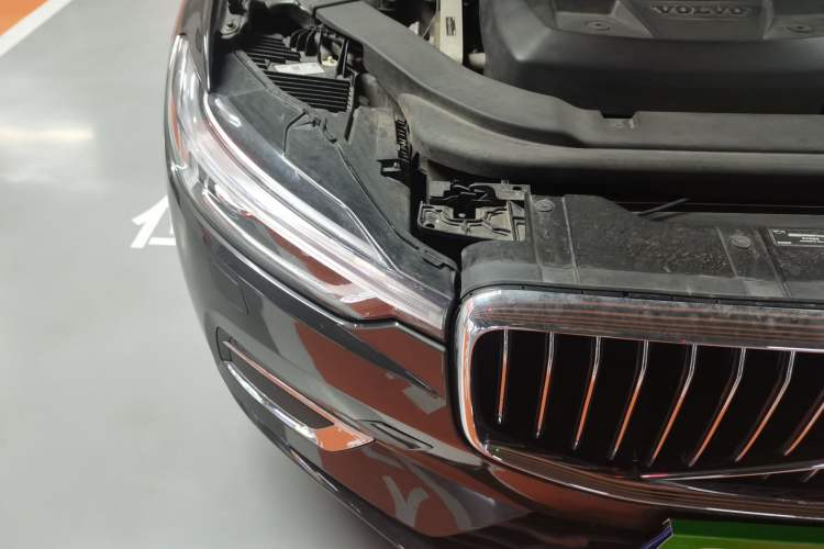 Used Volvo XC60 2018 T5 4x4 Zhiya Luxury Edition Engine Bay Right