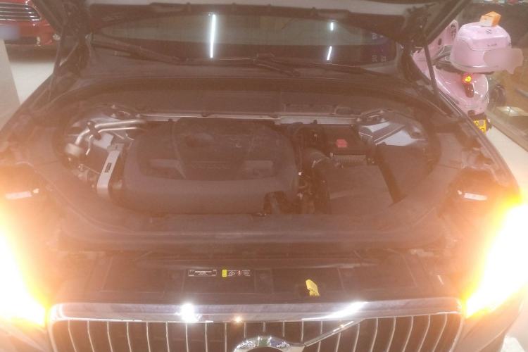 Used Volvo XC60 2018 T5 4x4 Zhiyi Edition Engine Bay
