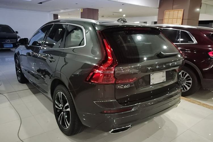 Used Volvo XC60 2018 T5 4x4 Smart Edition Exterior 2