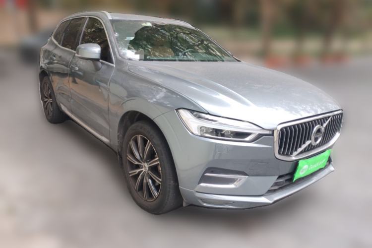 Used Volvo XC60 2018 T5 4x4 Zhiya Luxury Edition Front Right 45 Deg