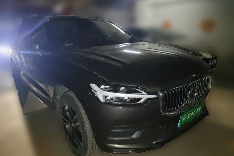 Used Volvo XC60 2018 T5 4x4 Smart Edition Front Right 45 Deg