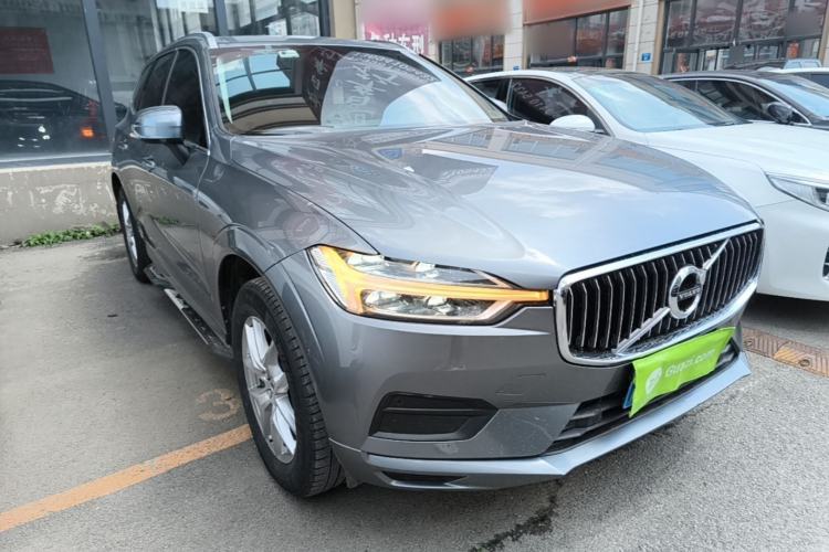 Used Volvo XC60 2018 T5 4x4 Zhiyi Edition Front Right 45 Deg