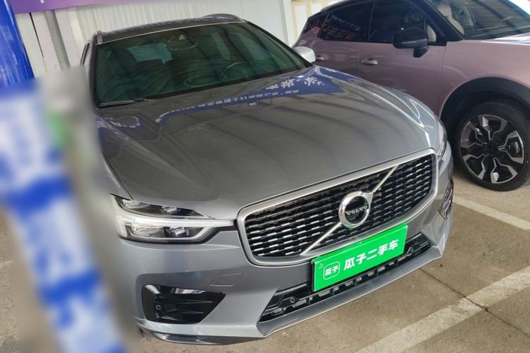 Used Volvo XC60 2018 T5 4x4 Smart & Sporty Edition Front Right 45 Deg