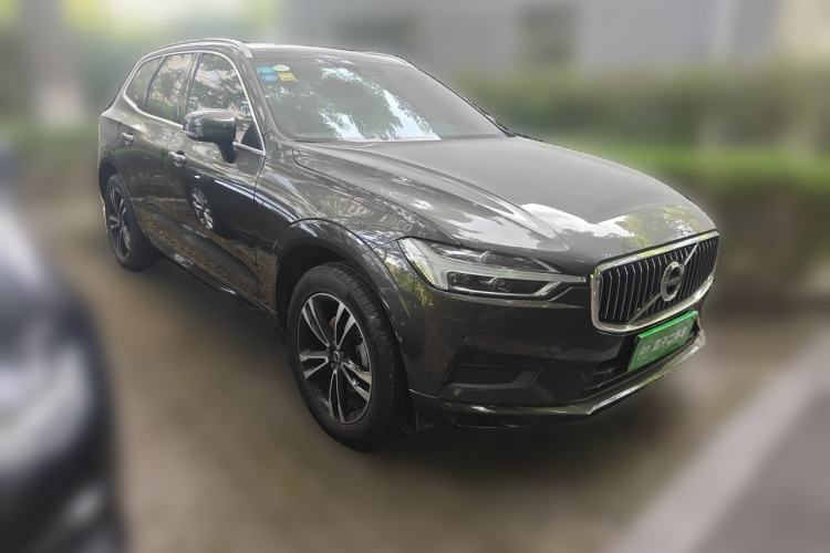 Used Volvo XC60 2018 T5 4x4 Smart Edition Front Right 45 Deg