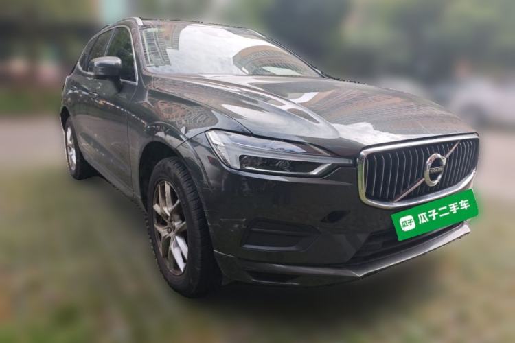 Used Volvo XC60 2018 T5 4x4 Zhiyi Edition Front Right 45 Deg