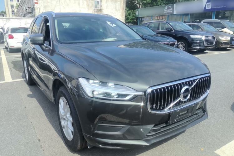 Used Volvo XC60 2018 T5 4x4 Zhiyi Edition Front Right 45 Deg