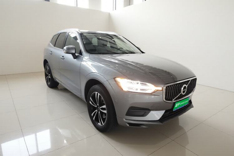 Used Volvo XC60 2018 T5 4x4 Smart Edition Front Right 45 Deg