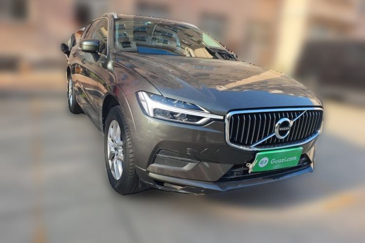 Used Volvo XC60 2018 T5 4x4 Zhiyi Edition Front Right 45 Deg