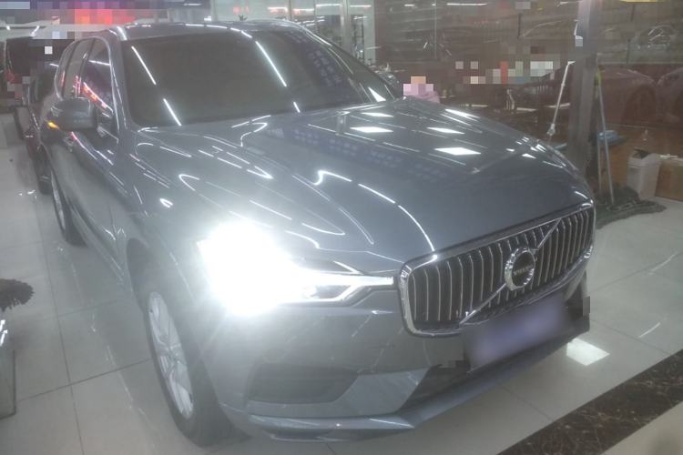 Used Volvo XC60 2018 T5 4x4 Zhiyi Edition Front Right 45 Deg