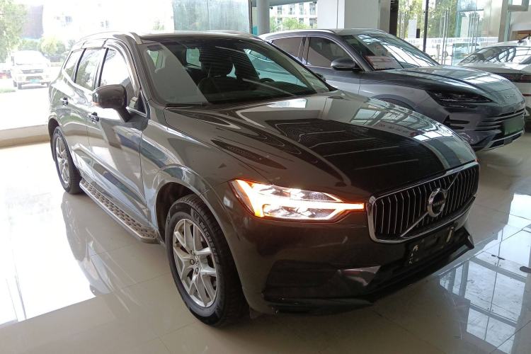 Used Volvo XC60 2018 T5 4x4 Zhiyi Edition Front Right 45 Deg