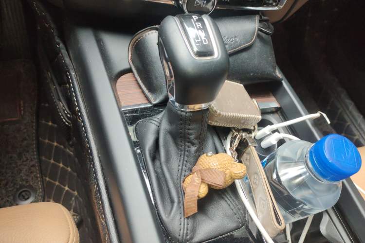 Used Volvo XC60 2018 T5 4x4 Zhiya Luxury Edition Gear Lever
