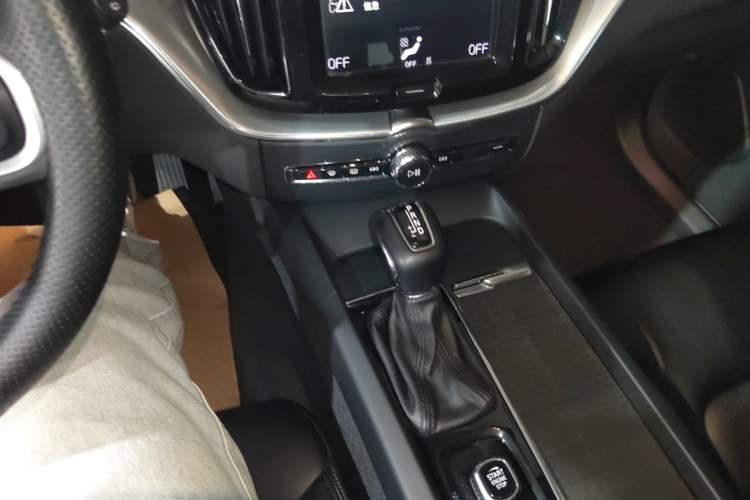 Used Volvo XC60 2018 T4 Zhiyi Edition Gear Lever