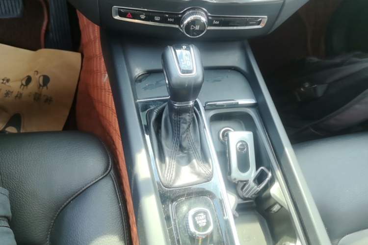Used Volvo XC60 2018 T5 4x4 Zhiyi Edition Gear Lever