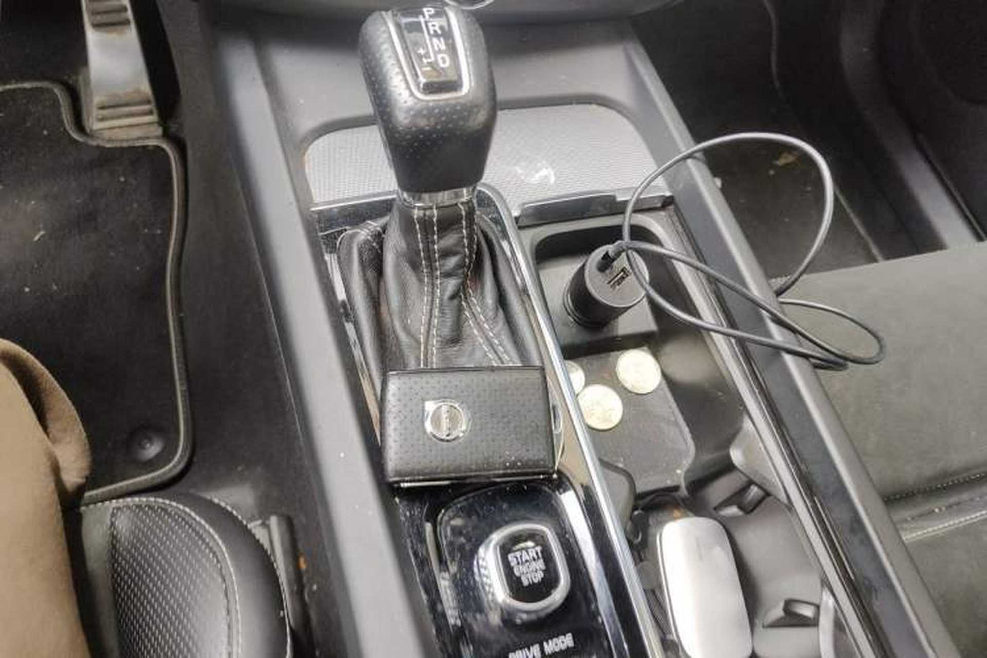 Used Volvo XC60 2018 T5 4x4 Smart & Sporty Edition Gear Lever