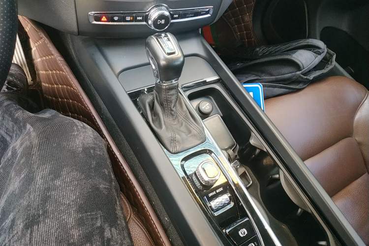 Used Volvo XC60 2018 T5 4x4 Zhiyi Edition Gear Lever