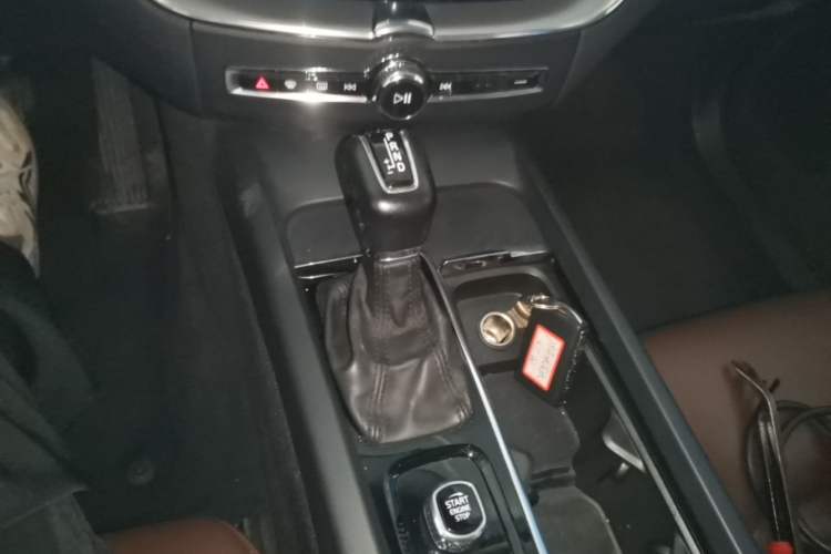 Used Volvo XC60 2018 T5 4x4 Zhiyi Edition Gear Lever