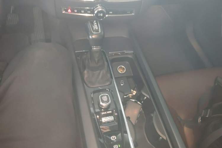 Used Volvo XC60 2018 T5 4x4 Zhiyi Edition Gear Lever