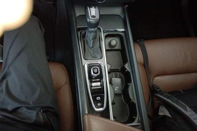 Used Volvo XC60 2018 T5 4x4 Zhiyi Edition Gear Lever