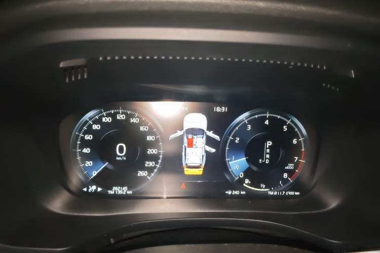 Used Volvo XC60 2018 T5 4x4 Smart Edition Instrument Cluster