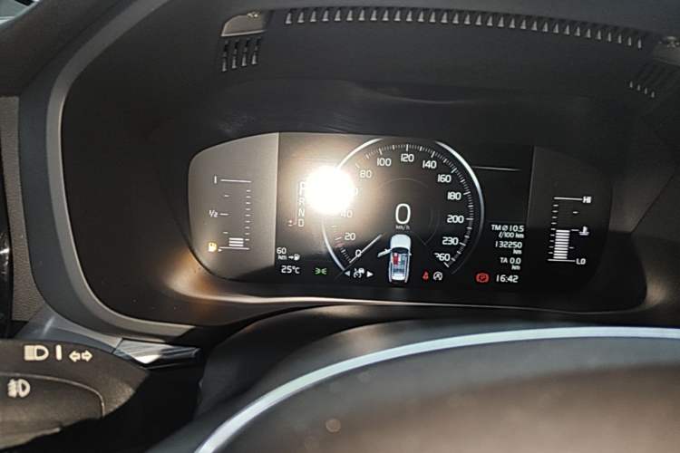 Used Volvo XC60 2018 T5 4x4 Smart Edition Instrument Cluster