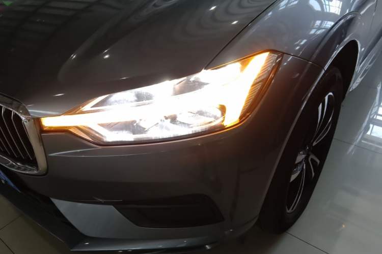 Used Volvo XC60 2018 T5 4x4 Smart Edition Left Front Headlight