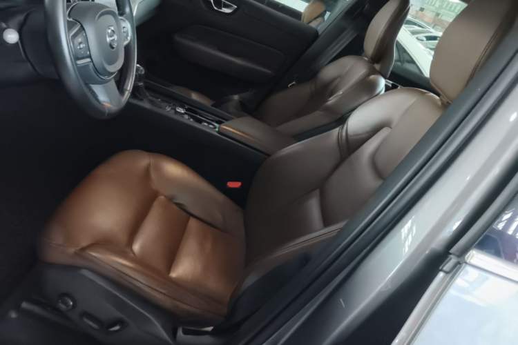 Used Volvo XC60 2018 T5 4x4 Smart Edition Left Front Seat