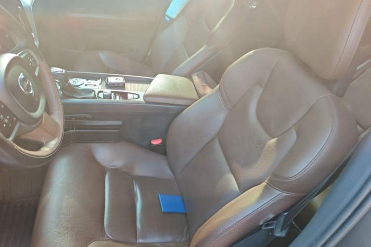 Used Volvo XC60 2018 T5 4x4 Zhiyi Edition Left Front Seat