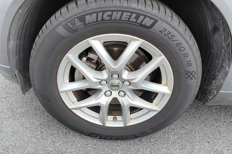 Used Volvo XC60 2018 T5 4x4 Zhiyi Edition Left Front Wheel Hub
