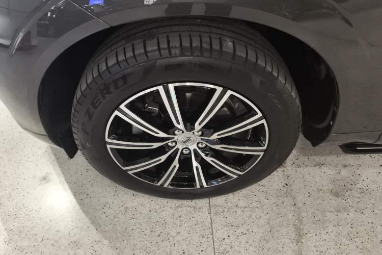 Used Volvo XC60 2018 T5 4x4 Zhiya Luxury Edition Left Front Wheel Hub