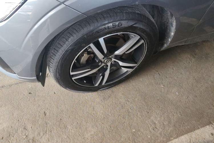 Used Volvo XC60 2018 T5 4x4 Smart & Sporty Edition Left Front Wheel Hub