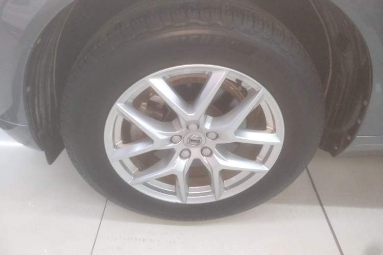 Used Volvo XC60 2018 T5 4x4 Zhiyi Edition Left Front Wheel Hub